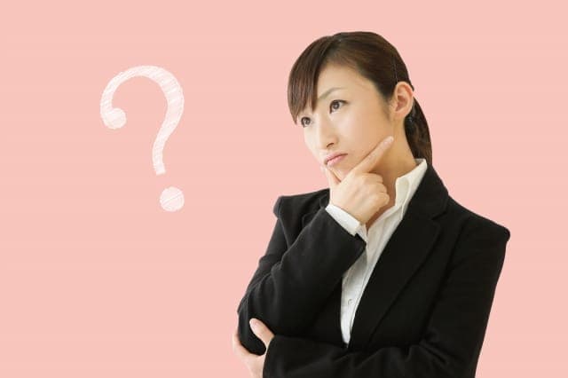 疑問視する女性